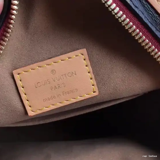 Cheap PETITE Louis CHAPEAU BOITE Vuitton 0506